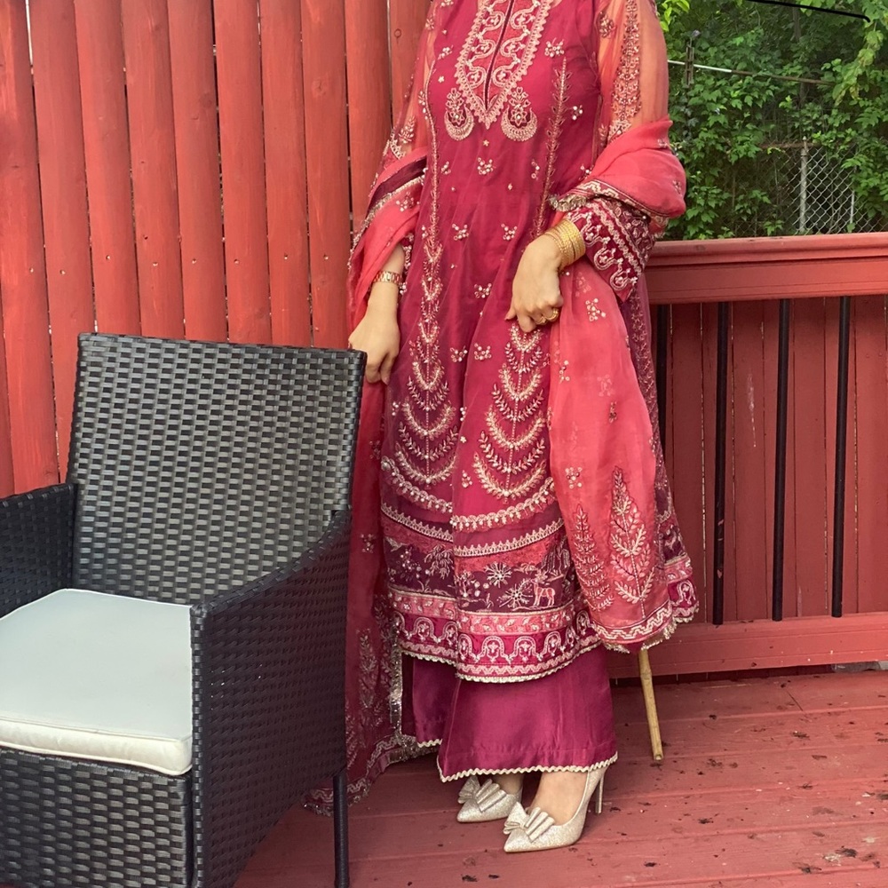 Dress - Picture 3 of 3
